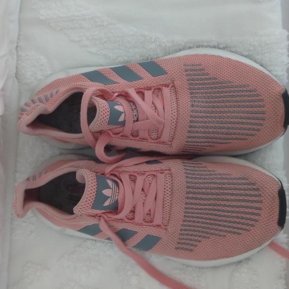 Pink/Coral Adidas Women’s 8.5 - Picture 1 of 5